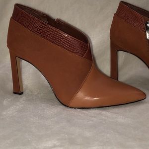 NEW!! Vince Camuto Sempren